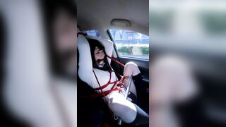 Trói người bạo dâm huấn luyện con đĩ dâm đãng public trên xe oto 11