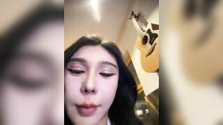 Em teen cực xinh vú bự livetream show hàng cực ngon p5