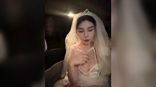 Em teen cosplay cô dâu cực xinh livetream show hàng móc lồn dâm ngay trên xe p20