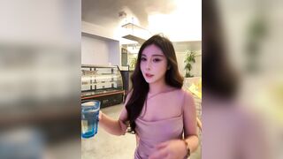 Em teen cực xinh vú bự livetream show hàng cực ngon p23
