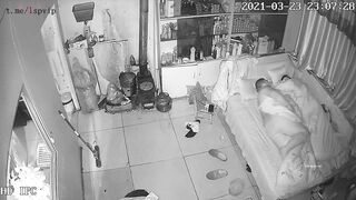 Hack cam gia đình quay lén nữa đêm đg ngủ vợ dâm nứng lồn đòi bú cu bắt ck dậy địt