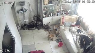 Hack cam gia đình cô vợ dâm hay nứng lồn gạ đụ ck thay đồ để lộ cặp vú bự p2