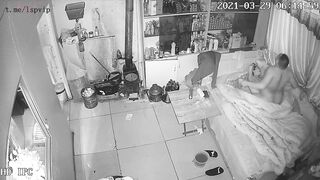 Hack cam gia đình vợ trẻ dâm đãng khỏa thân cùng ô chồng già bụng bự yếu sinh lí p7