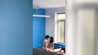 hai em học sinh địt nhau trong lớp học giờ ra chơi bị quay lại