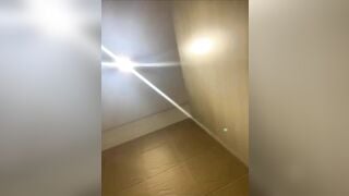Sing 2001 Đi Chơi mà nứng lồn Vào WC Công cộng Dùng Sex Toy Thủ Dâm rên rỉ