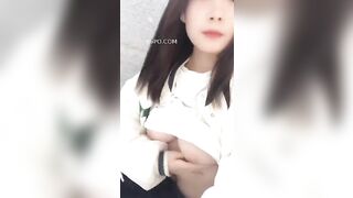 XINH GÁI KHOE VÚ Ở TRƯỜNG HỌC