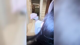 Người yêu loli nứng lồn mở cửa phòng đụ kiếm trai lạ để bú cu