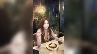 mới gái xinh ăn tối rồi gạ some trong nhà nghỉ