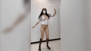 Em teen vú bự nhảy nude khỏa thân lột đồ lắc lư cùng điệu nhạc cho a xem (tt)