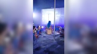 Này chắc chỉ có bên trời Âu thôi chứ địt nhau luôn trên sân khấu thì kinh rồi