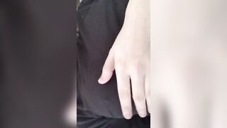 Mân mê ngoài áo