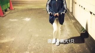 Nữa đêm dắt salve loli ra đường cởi đồ show hàng public đái luôn trên đường siêu dâm