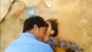 Thương cho em teen Ấn Độ bị mấy th biến thái tầng lớp dưới đè ra híp dâm giữa đường