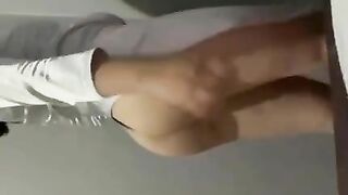 Vừa học về tới nhà là nứng