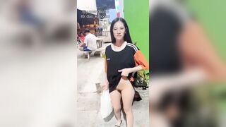 Nong Waen cởi quần áo, mặt bảy