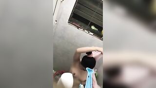 Em hàng xóm tắm dang ngon 2