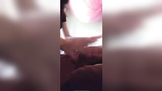 Lén thủ dâm kế bạn thân