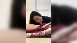 Có ghệ dâm khổ thật ngày nào cũng bắt đè ra lột quần bú cu đều đặn như vắt chanh p2
