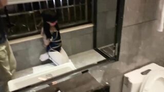 Trốn bố mẹ trói tay trói chân e họ ngây thơ vào khách sạn hành hạ cho e sướng lồn