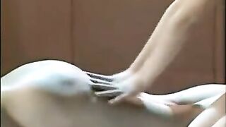 Thanh niên cực may mắn khi đc chụp ảnh nude đóng phim sex lúc debut của 2 e xinh
