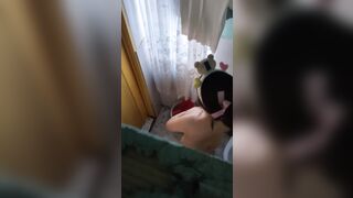 quay lén em gái tắm 3