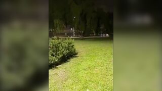 Mbbg nứng lồn ra công viên tìm cu để bú