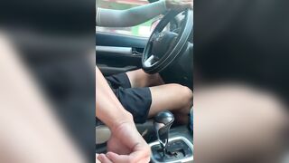 Con vợ dâm thích được móc lồn trên oto