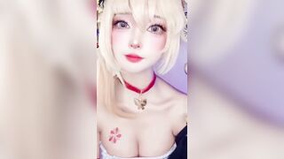 Idol cosplayer vú to 4