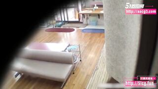 CHị chị em em trông thì ngoan ngoãn lại đi tắm dâm dục tiểu tiện lên nhau cực dâm