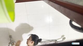 Đặt cam quay lén trong nhà tắm quay lén bé e dâu vú cực múp