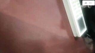 Thằng khốn dụ dỗ chọn một cô gái trẻ đưa về phòng rồi đè em nó ra chịch tung lồn