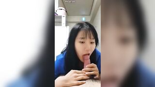 Em HS Lớp 12 Bú cu Bị xuất tinh vào mồm, Bạn Trai quay Tiktok mồm ngậm tinh