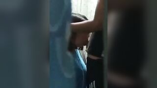 Em học sinh ra chơi tranh thủ bú cu đỡ nứng, ai dè bị quay lén