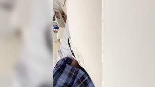 Dẫn em học sinh non tơ vào khách sạn tìm hiểu chuyện người lớn
