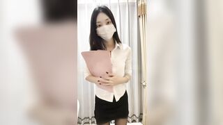 Em thư kí nứng lồn livetream móc lồn dâm