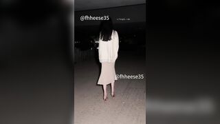 Public chảy nước lồn ngoài đường khi bị nhét máy rung