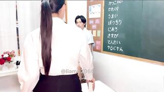Địt người yêu trong lớp bị cô giáo phát hiện gạ địt luôn dâm đãng kích thích