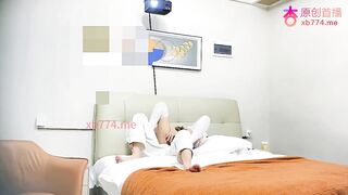Bố mẹ đi làm hết,ở nhà tranh thủ vờn vật với e họ xinh ngây thơ rồi đè e ra đụ tê bím