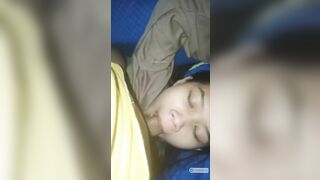 Lẻn vào phòng bé em họ dâm xinh đg ngủ bắt e dậy bú cu cho a đụ khi bố mẹ đi vắng