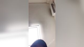 Bố mẹ đi vắng nên ở nhà đè bé e họ xinh kính cận trắng múp ra đụ bắn sướng tê cặc p2