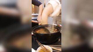 E gái quá dữ nhậu say xog cho mấy thằng b lột đồ mình ra móc lồn mạnh bạo public