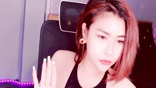 Gái xinh hàng ngon thủ dâm bằng toy dâm đãng trên live 3