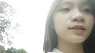 Phương Linh 2k6 - ĐH Y, nứng lồn nên em móc lồn từ trường về nhà