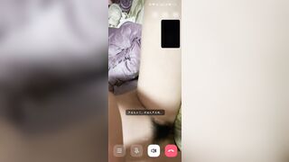 Gái xinh đang call sex thì bạn cùng phòng vô và cái kết