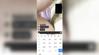 Gái xinh đang call sex thì bạn cùng phòng vô và cái kết