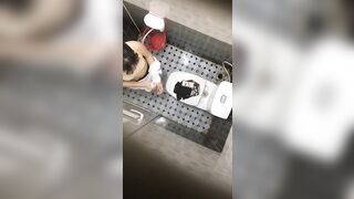 Quay lén bé nữ sinh áo dài lớp 10 mới đi học về