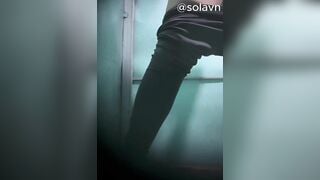 CẬN CẢNH LỒN GÁI MỚI LỚN ĐI TÈ BỊ QUAY LÉN