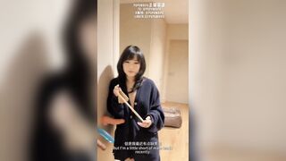 Đến nhà e Pupu chơi nào ngờ phát hiện nhiều đồ chơi của e,để bịt miệng mà e cho địt