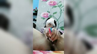 Gái dâm vừa ngậm quần lót vừa thủ dâm p2