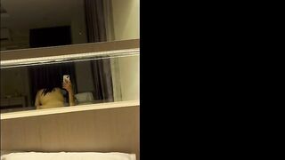 Dâm lồn vụng trộm đi địt nhau với trai còn quay video lại về móc